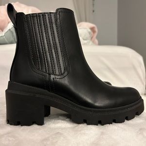 Black Chunky Chelsea Boots size 61/2